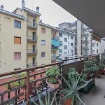 Metro 4 Spacious And Bright Three-room Apartment