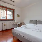 Apartment Metro 4 Spacious And Bright Three-room