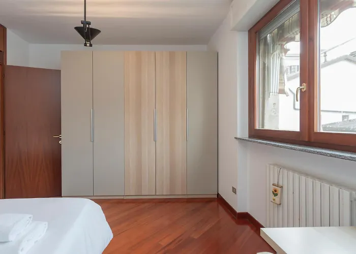 Metro 4 Spacious And Bright Three-room *