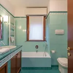 公寓 Metro 4 Spacious And Bright Three-room