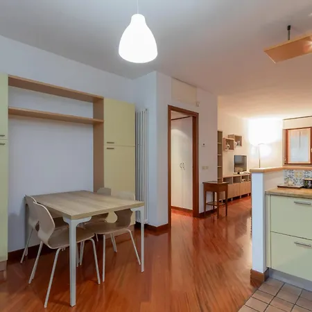 Metro 4 Spacious And Bright Three-room *