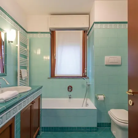 Апартаменты Metro 4 Spacious And Bright Three-room
