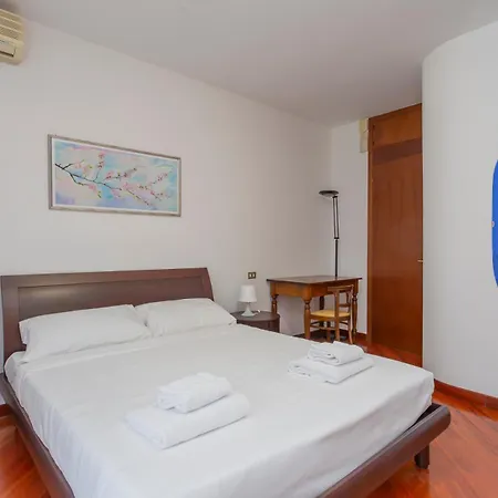 Апартаменты Metro 4 Spacious And Bright Three-room Милан