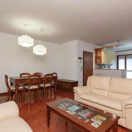 Metro 4 Spacious And Bright Three-room Milano