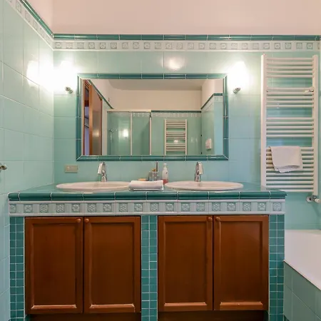 Appartamento Metro 4 Spacious And Bright Three-room