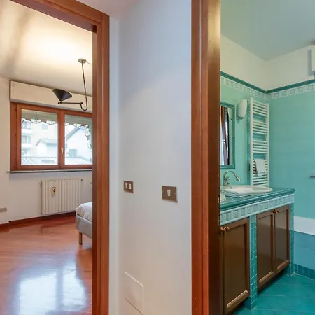 Metro 4 Spacious And Bright Three-room *