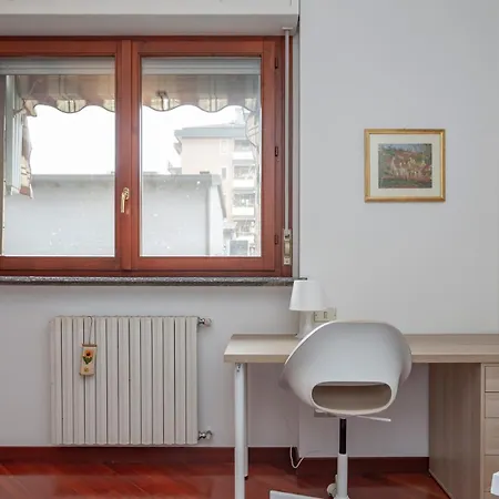 Metro 4 Spacious And Bright Three-room Appartamento Milano