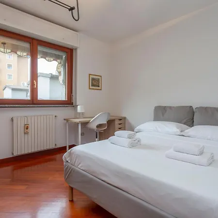 Appartamento Metro 4 Spacious And Bright Three-room