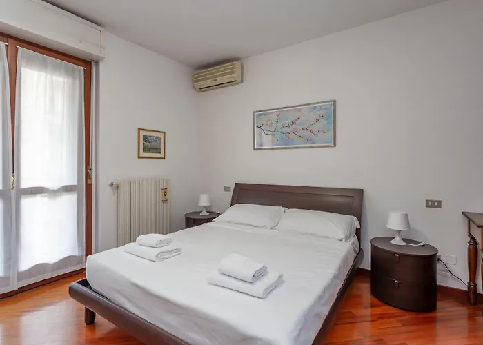 Metro 4 Spacious And Bright Three-room דירה