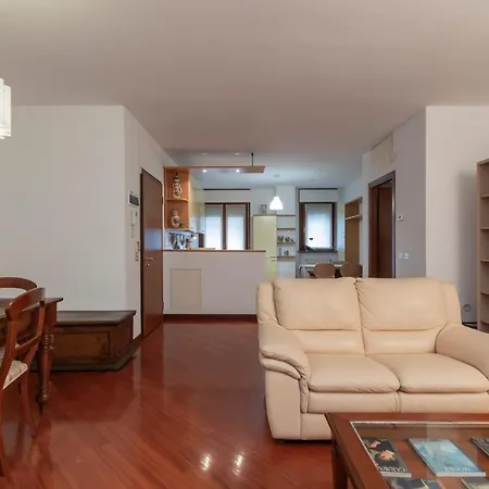 Διαμέρισμα Metro 4 Spacious And Bright Three-room Μιλάνο