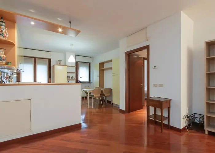 Metro 4 Spacious And Bright Three-room